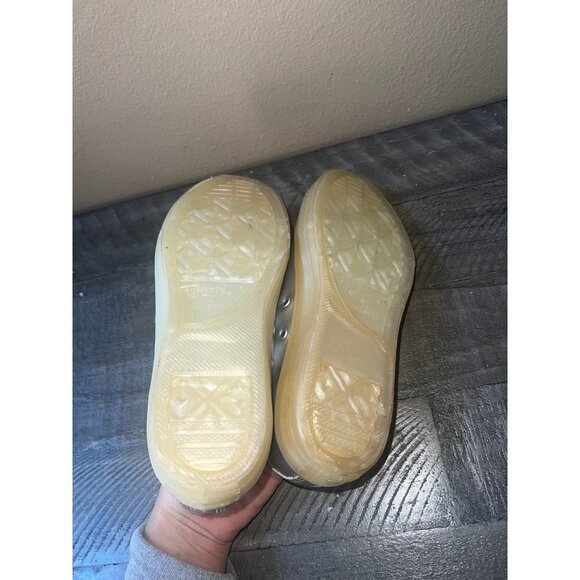 Women’s silver converse sneakers size 6.5 tag says youth 4.5 EU size 37 - Picture 5 of 5